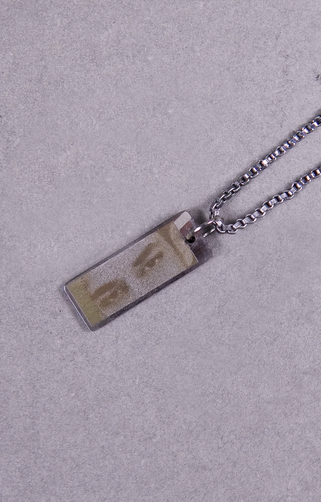 Eye Locket – Print Your Favourite Person’s Eyes on a Locket