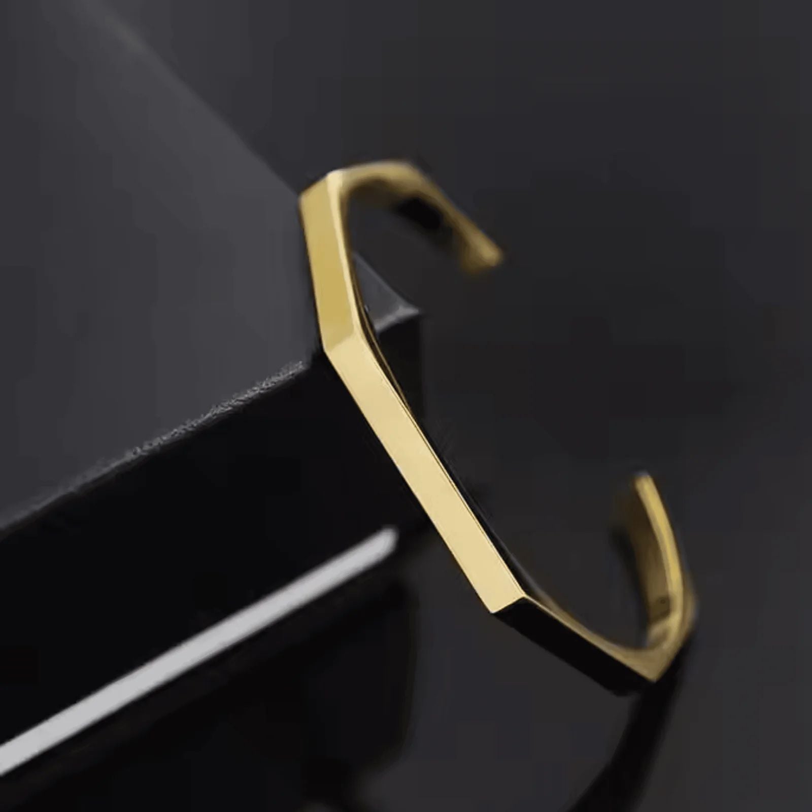 Hexagon Engraved Karha